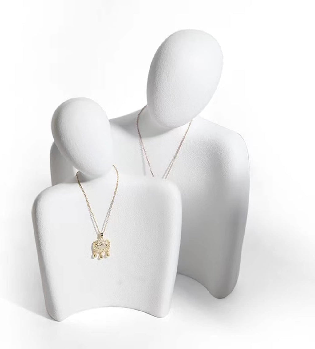 FormaHaven White Ceramic Couple Sculpture – Modern Romantic Home Decor