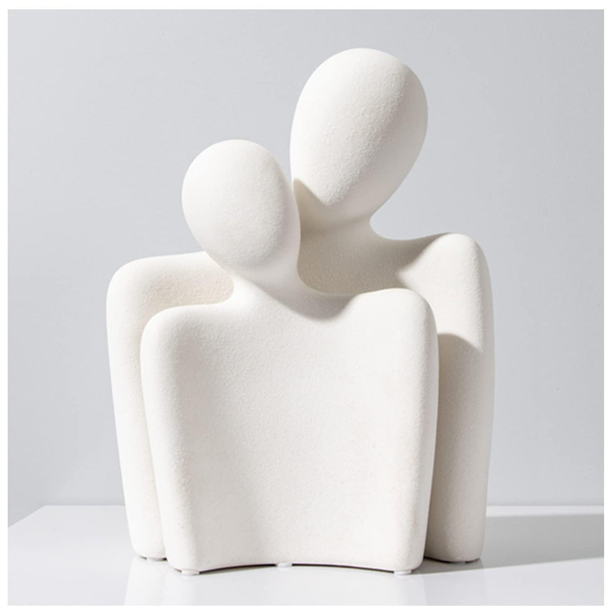 FormaHaven White Ceramic Couple Sculpture – Modern Romantic Home Decor