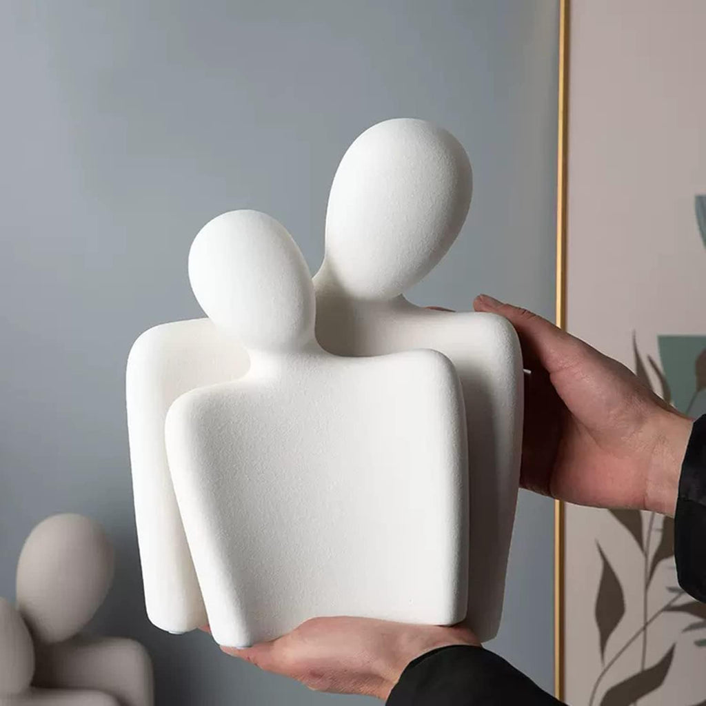 FormaHaven White Ceramic Couple Sculpture – Modern Romantic Home Decor