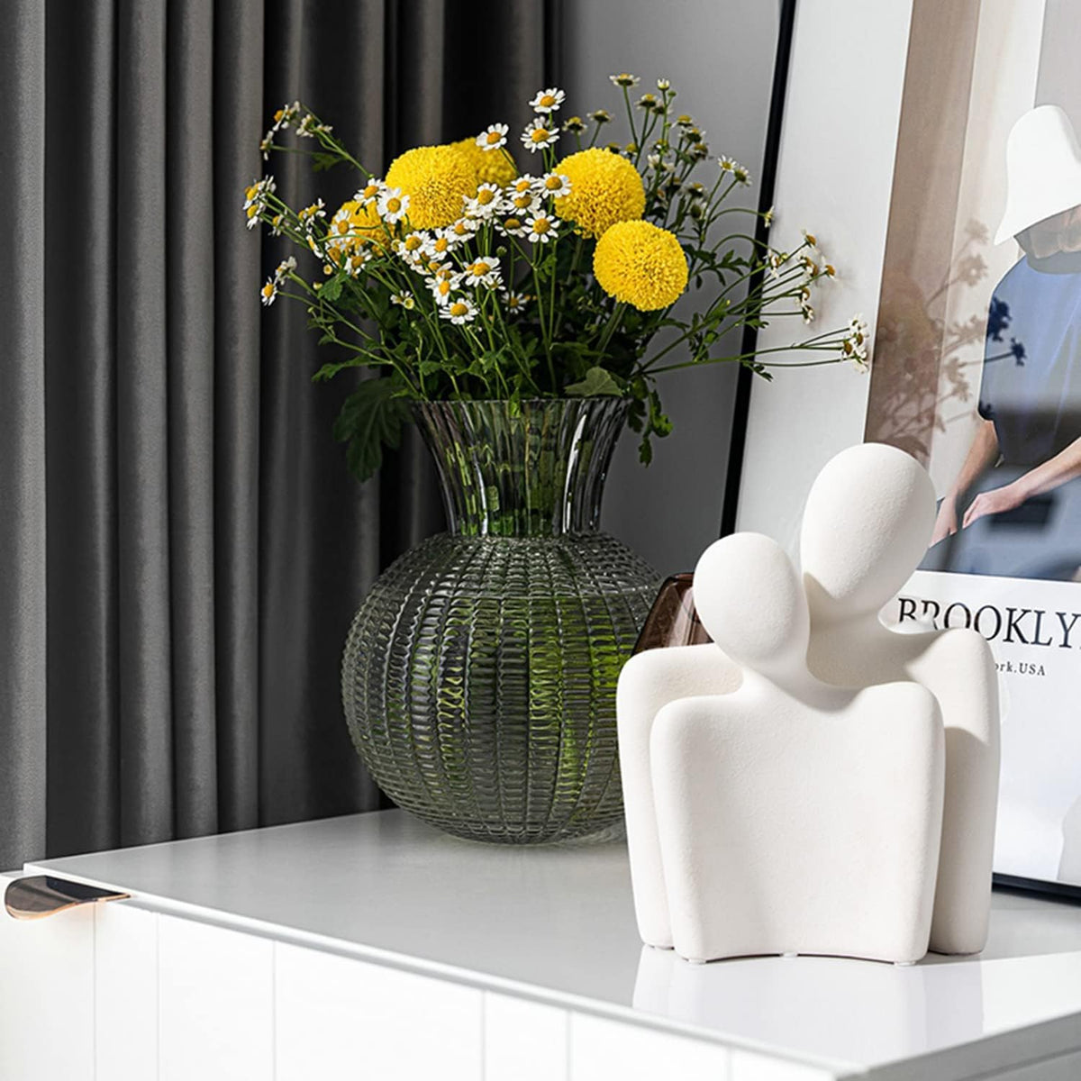 FormaHaven White Ceramic Couple Sculpture – Modern Romantic Home Decor